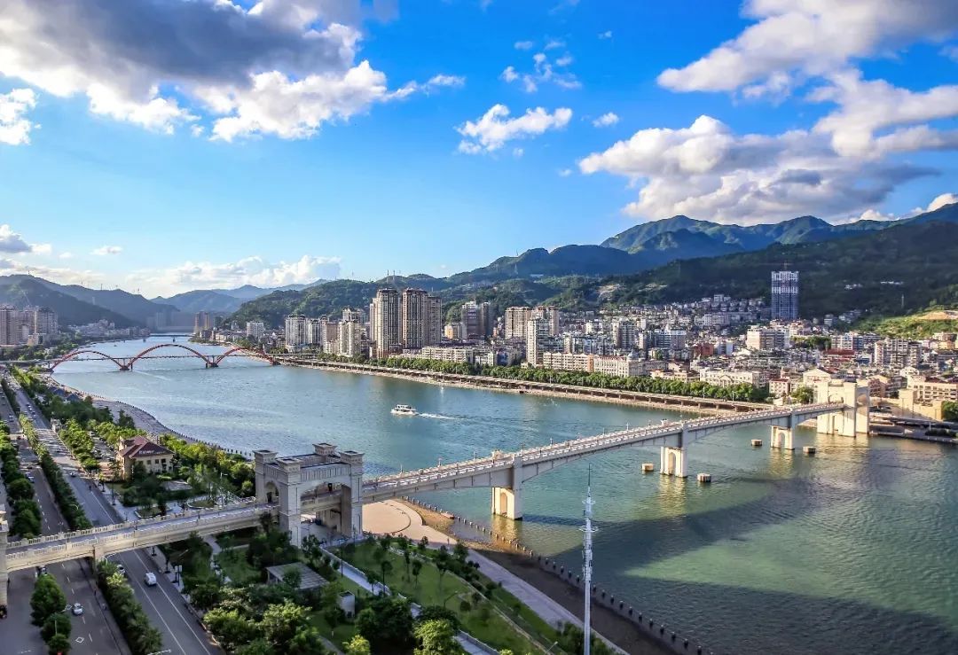 以城市之名向青田企业家致敬